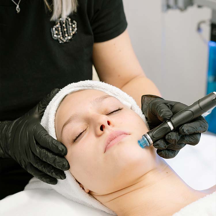 Soin Signature Hydrafacial